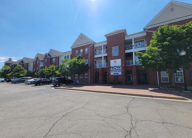 Property at 1905 N Lincoln Ave #215, Urbana, IL 61801, 4 beds, 4 baths