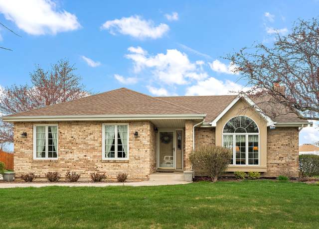 Property at 10610 Maue Dr, Orland Park, IL 60467, 3 beds, 2 baths