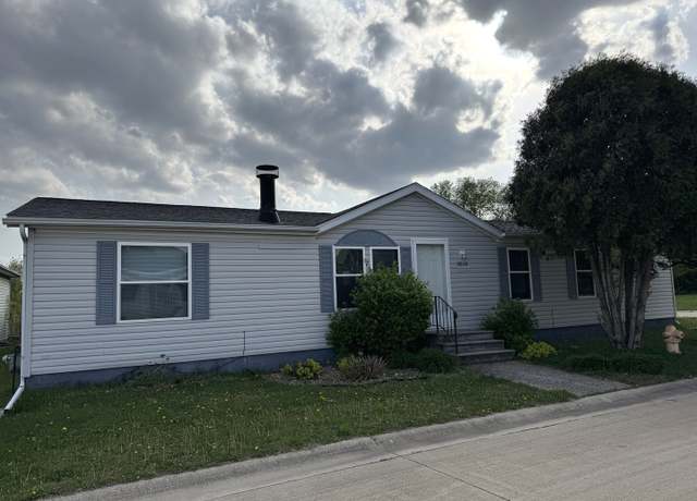 Property at 3010 Hyacinth Dr, Bloomington, IL 61705, 3 beds, 2 baths