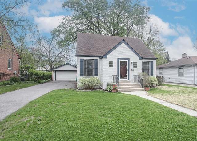 Property at 213 N Pine St, Mount Prospect, IL 60056, 3 beds, 2.5 baths