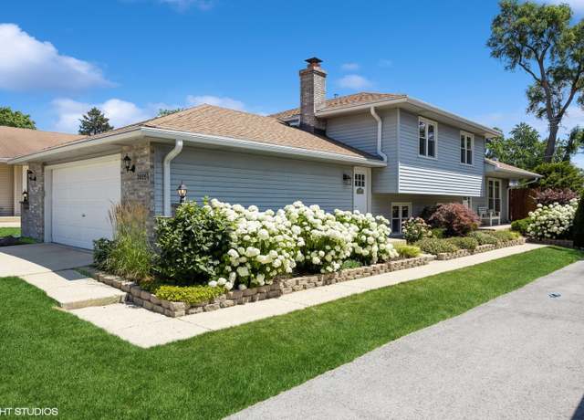 Property at 3925 Williams St, Downers Grove, IL 60515, 3 beds, 2.5 baths
