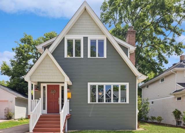 Property at 583 Pleasant Ave, Glen Ellyn, IL 60137, 4 beds, 3 baths