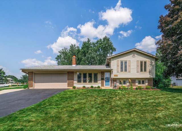 Property at 8202 Northway Dr, Hanover Park, IL 60133, 3 beds, 1.5 baths
