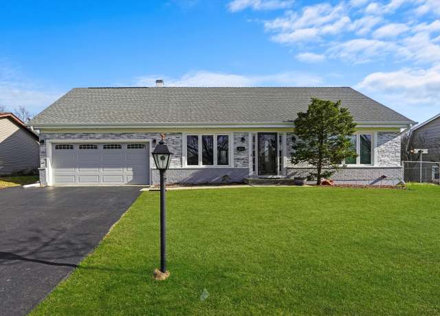 Property at 975 Patriot Ln, Hoffman Estates, IL 60192, 3 beds, 2 baths