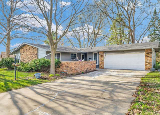 Property at 1004 Scovill St, Urbana, IL 61801, 3 beds, 2 baths