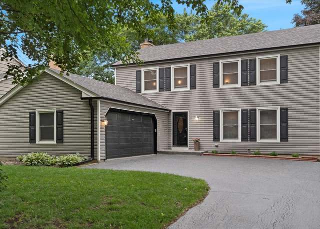Property at 308 Eastern Ave, Barrington, IL 60010, 5 beds, 3.5 baths