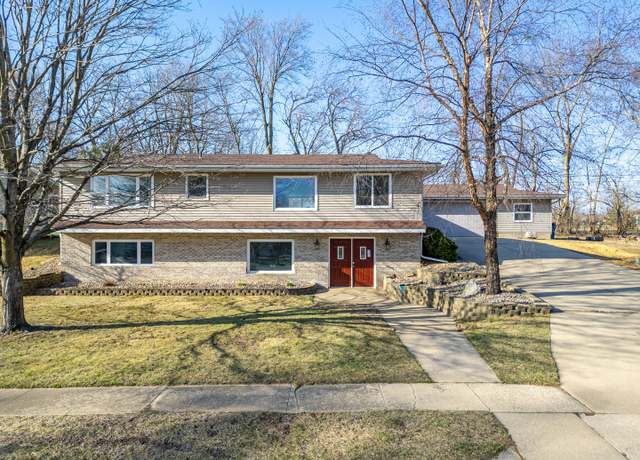 Property at 1224 Beech Dr, Dixon, IL 61021, 5 beds, 3 baths