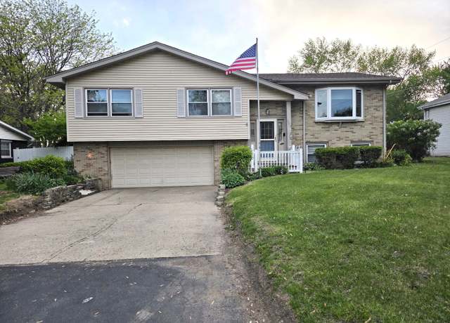 Property at 305 Arrowhead Dr, Shorewood, IL 60404, 4 beds, 3 baths