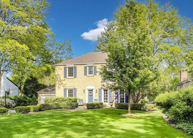 Property at 19 Timber Ln, Northbrook, IL 60062, 4 beds, 2.5 baths