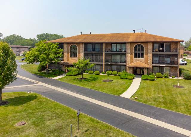 Property at 11114 Heritage Dr Unit 2D, Palos Hills, IL 60465, 2 beds, 2 baths