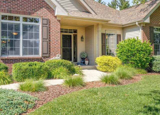 Property at 7681 Highlands Dr, Rockford, IL 61102, 3 beds, 2.5 baths