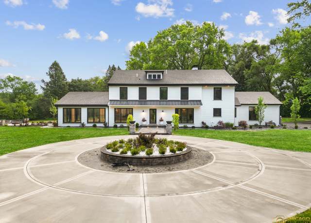 Property at 379 W County Line Rd, Barrington Hills, IL 60010, 5 beds, 5 baths