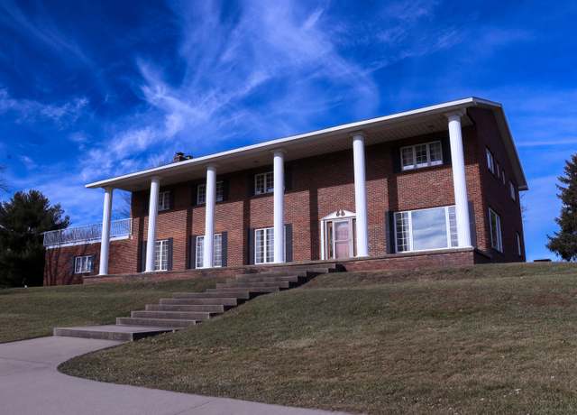 Property at 3900 Pine Hill Rd, Sterling, IL 61081, 5 beds, 6 baths