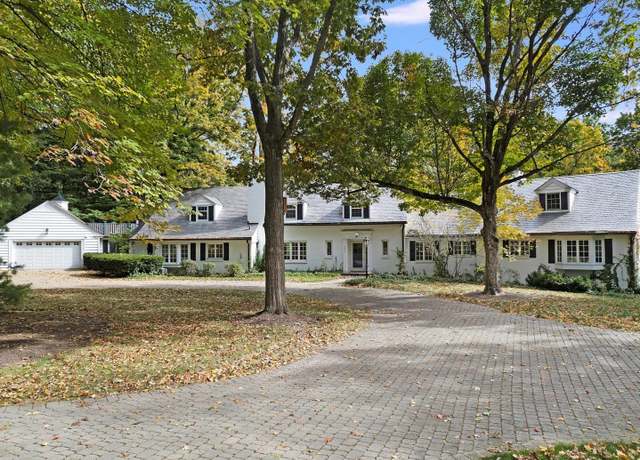 Property at 1850 N Mulford Rd, Rockford, IL 61107, 6 beds, 6 baths