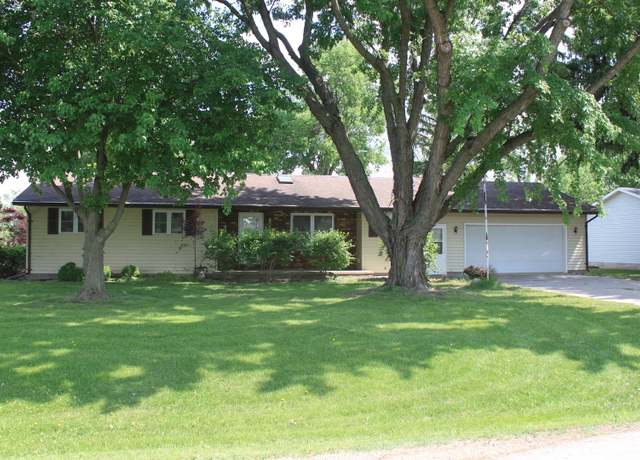 Property at 12892 Lawrence Rd, Sterling, IL 61081, 3 beds, 2.5 baths