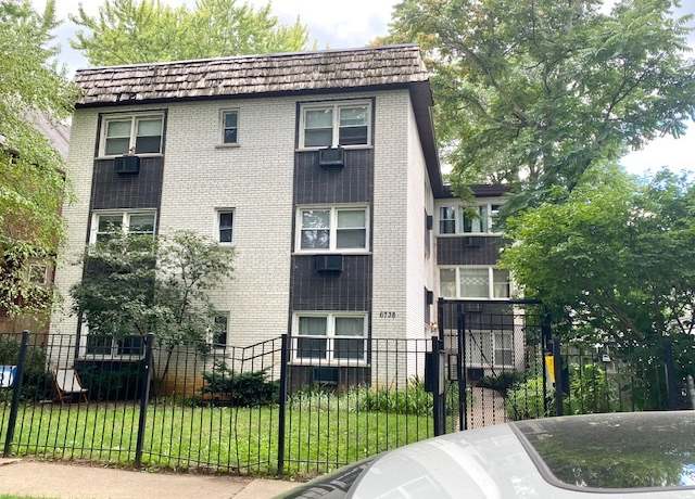 Property at 6738 N Bosworth Ave Unit 1W, Chicago, IL 60626, 2 beds, 1 bath