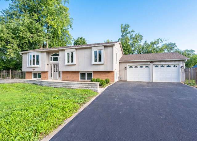 Property at 2824 Jonquil Ln, Woodridge, IL 60517, 2 beds, 2 baths