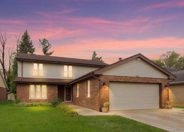 Property at 2015 Busse Hwy, Des Plaines, IL 60016, 5 beds, 2.5 baths