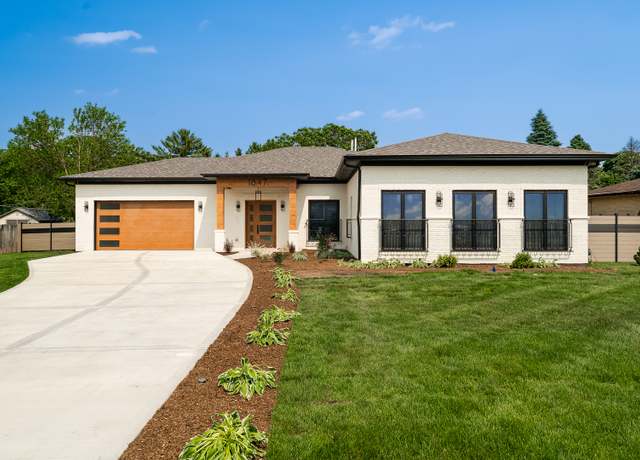 Property at 1847 Dexter Ln, Des Plaines, IL 60018, 5 beds, 3 baths