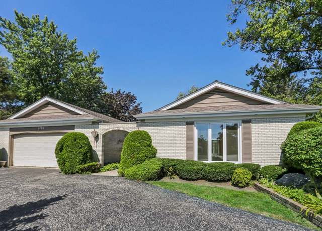 Property at 1770 Overland Trl, Deerfield, IL 60015, 3 beds, 2.5 baths
