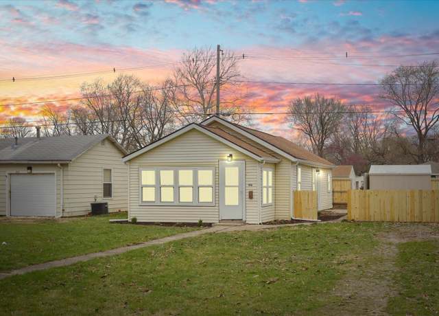 Property at 916 W Vine St, Champaign, IL 61821, 2 beds, 1 bath