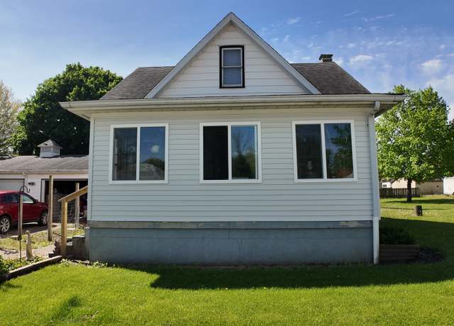 Property at 1408 E Washington St, Clinton, IL 61727, 3 beds, 1 bath