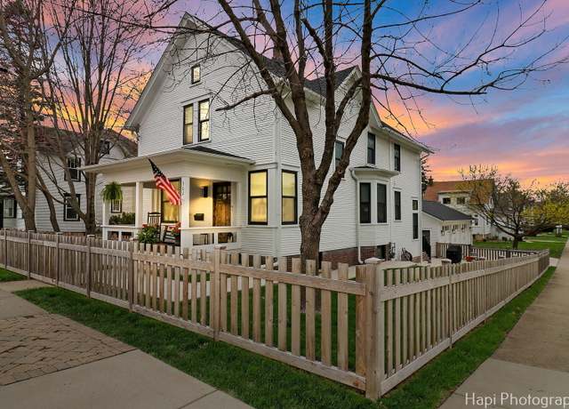 Property at 302 W Main St, Barrington, IL 60010, 4 beds, 3.5 baths