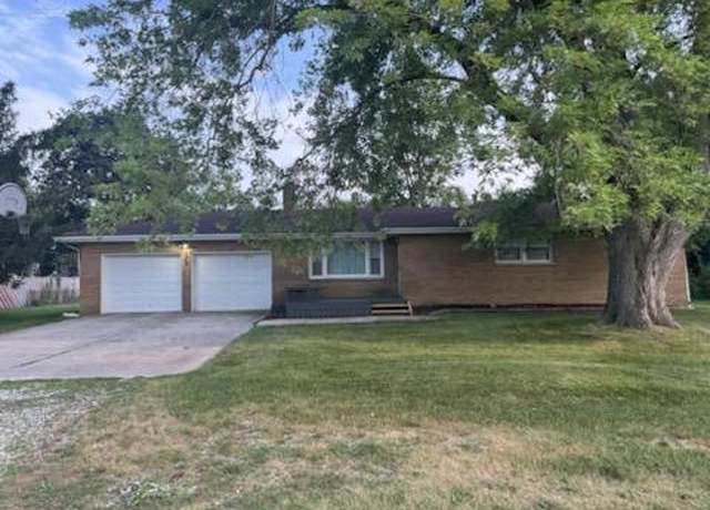 Property at 3828 E Lakeview Dr, Kankakee, IL 60901, 3 beds, 2 baths