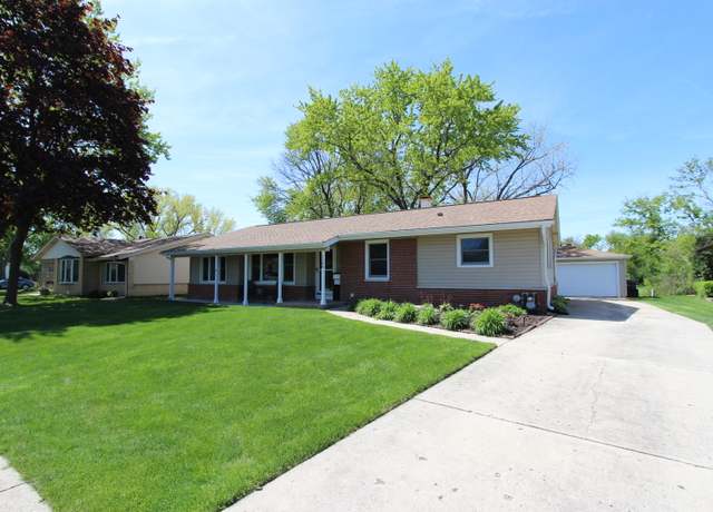 Property at 1188 Cypress Ln, Elk Grove Village, IL 60007, 3 beds, 1.5 baths