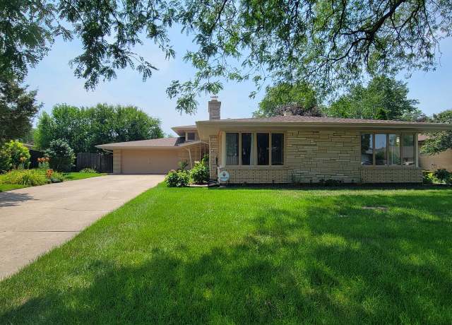 Property at 6715 W Wyandot Dr, Palos Heights, IL 60463, 5 beds, 4 baths