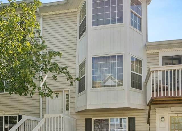 Property at 33 S Treehouse Ln, Round Lake, IL 60073, 3 beds, 2.5 baths