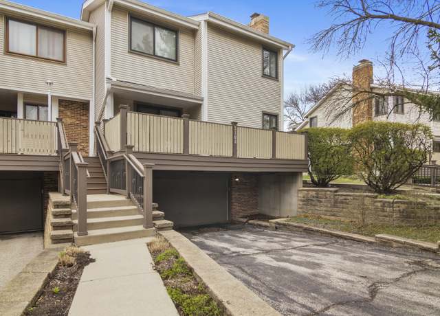 Property at 3104 Antelope Springs Rd, Northbrook, IL 60062, 3 beds, 2.5 baths