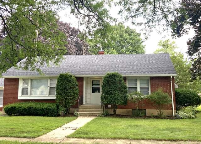 Property at 333 Schryver Ave, Woodstock, IL 60098, 2 beds, 1.5 baths
