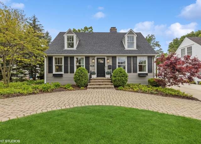 Property at 824 S Grant St, Hinsdale, IL 60521, 4 beds, 2.5 baths