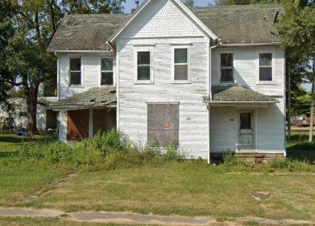Property at 108 S 1st St, Chatsworth, IL 60921, 4 beds, 1 bath