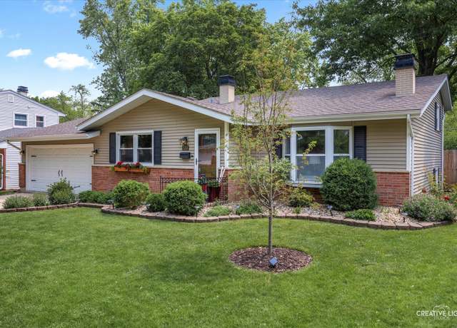 Property at 124 Fairview Dr, St. Charles, IL 60174, 3 beds, 2 baths