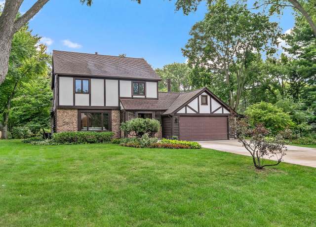 Property at 2916 Skyline Dr, Crystal Lake, IL 60012, 4 beds, 3.5 baths