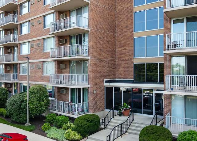 Property at 2201 S Highland Ave Unit 5L, Lombard, IL 60148, 3 beds, 2 baths