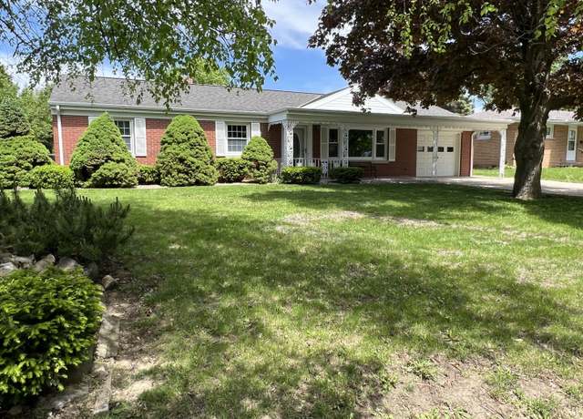 Property at 204 Sherwood Way, Bloomington, IL 61701, 3 beds, 1 bath