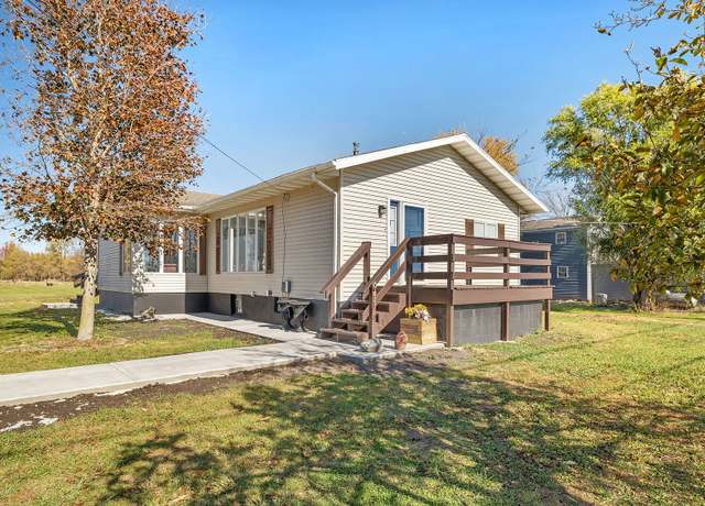 Property at 1310 E John St, Streator, IL 61364, 2 beds, 1.5 baths
