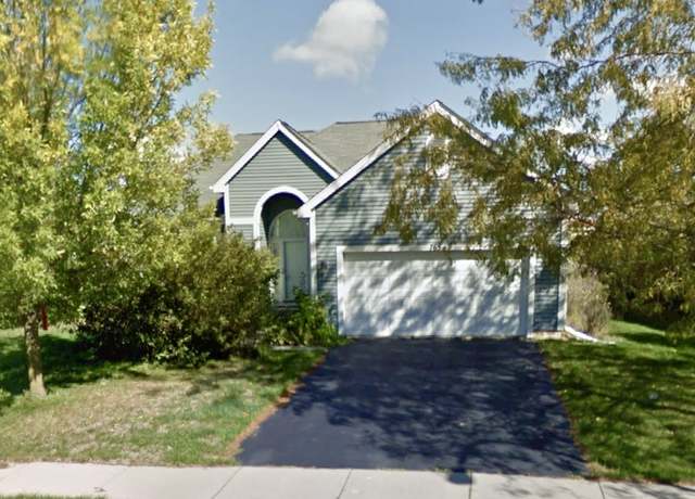 Property at 765 Columbine Dr, Elgin, IL 60124, 3 beds, 2 baths