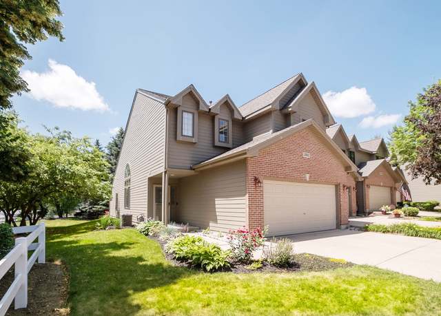 Property at 2001 Jeffrey Ln, Elgin, IL 60123, 2 beds, 2.5 baths