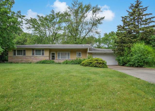 Property at 826 S Addison Rd, Bensenville, IL 60106, 3 beds, 2 baths