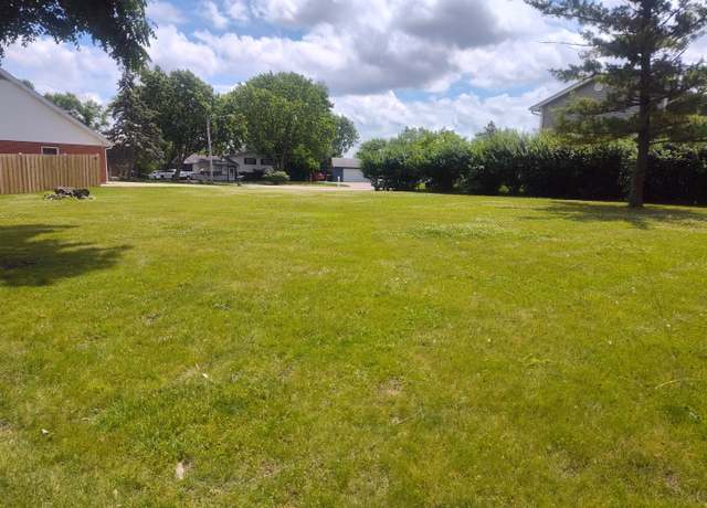 Property at 2418 Highland Cir, Lindenhurst, IL 60046