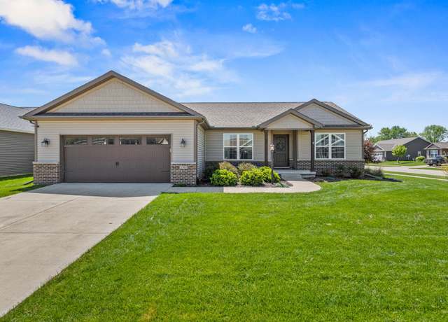 Property at 2001 Kinley Dr, Mahomet, IL 61853, 3 beds, 2 baths
