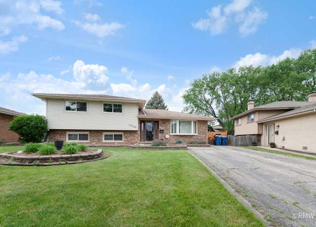 Property at 1236 N Fischer Dr, Addison, IL 60101, 3 beds, 2 baths
