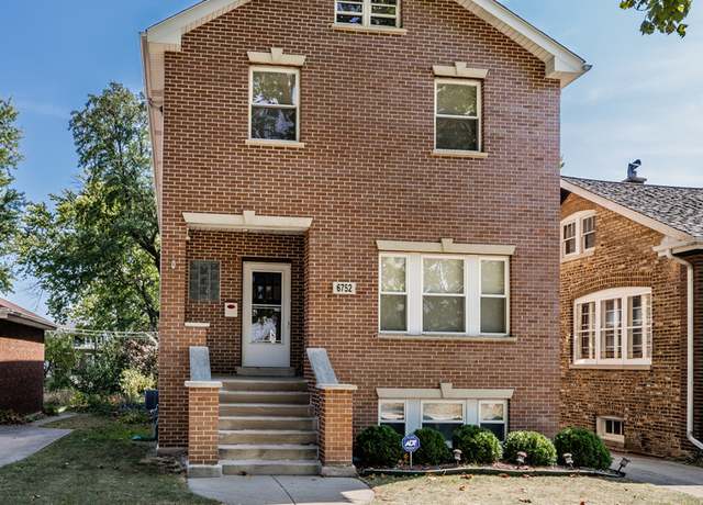 Property at 6752 Riverside Dr, Berwyn, IL 60402, 4 beds, 3.5 baths