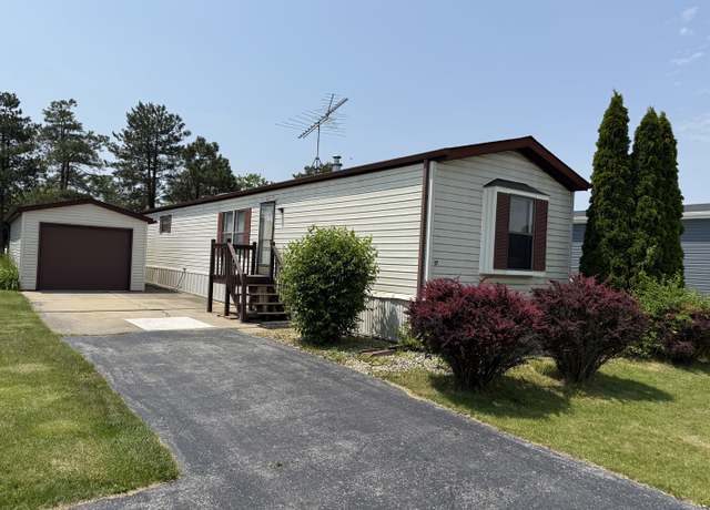 Property at 17 Cardinal Dr, Beecher, IL 60401, 2 beds, 2 baths