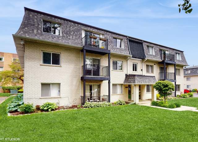 Property at 9621 S Karlov Ave #303, Oak Lawn, IL 60453, 2 beds, 1.5 baths