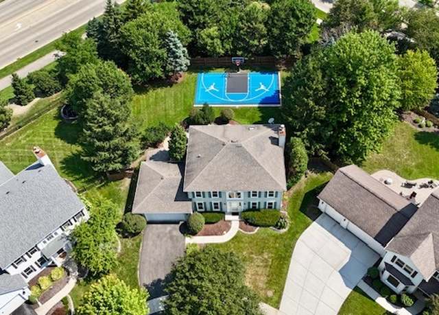 Property at 335 Pinecrest Ct, Aurora, IL 60502, 4 beds, 2.5 baths